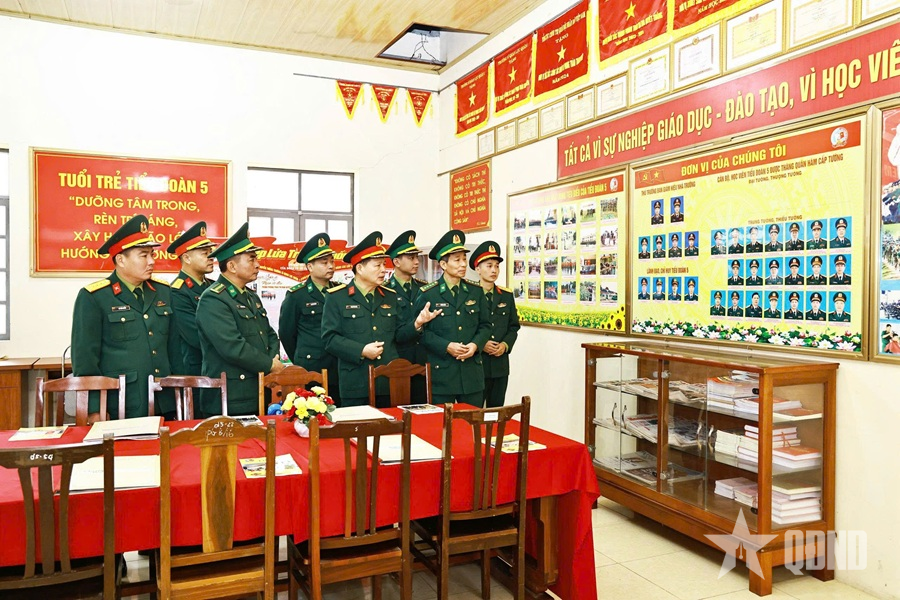 Đoàn Học viện Biên phòng trao đổi, học tập kinh nghiệm tại Trường Sĩ quan Lục quân 1